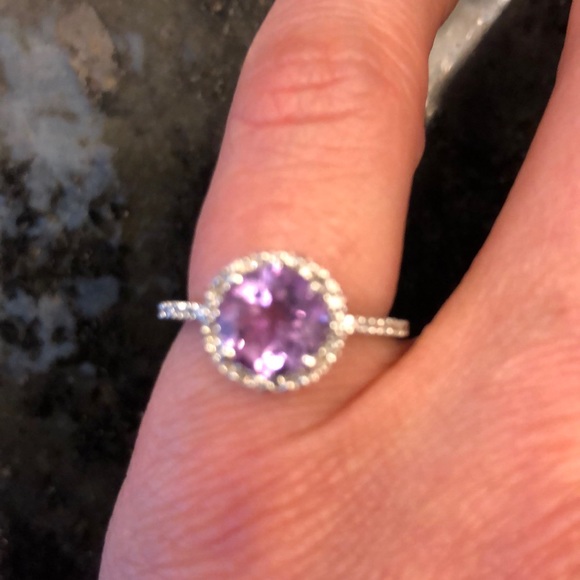 Amethyst and pave diamond cocktail ring - Picture 3 of 6
